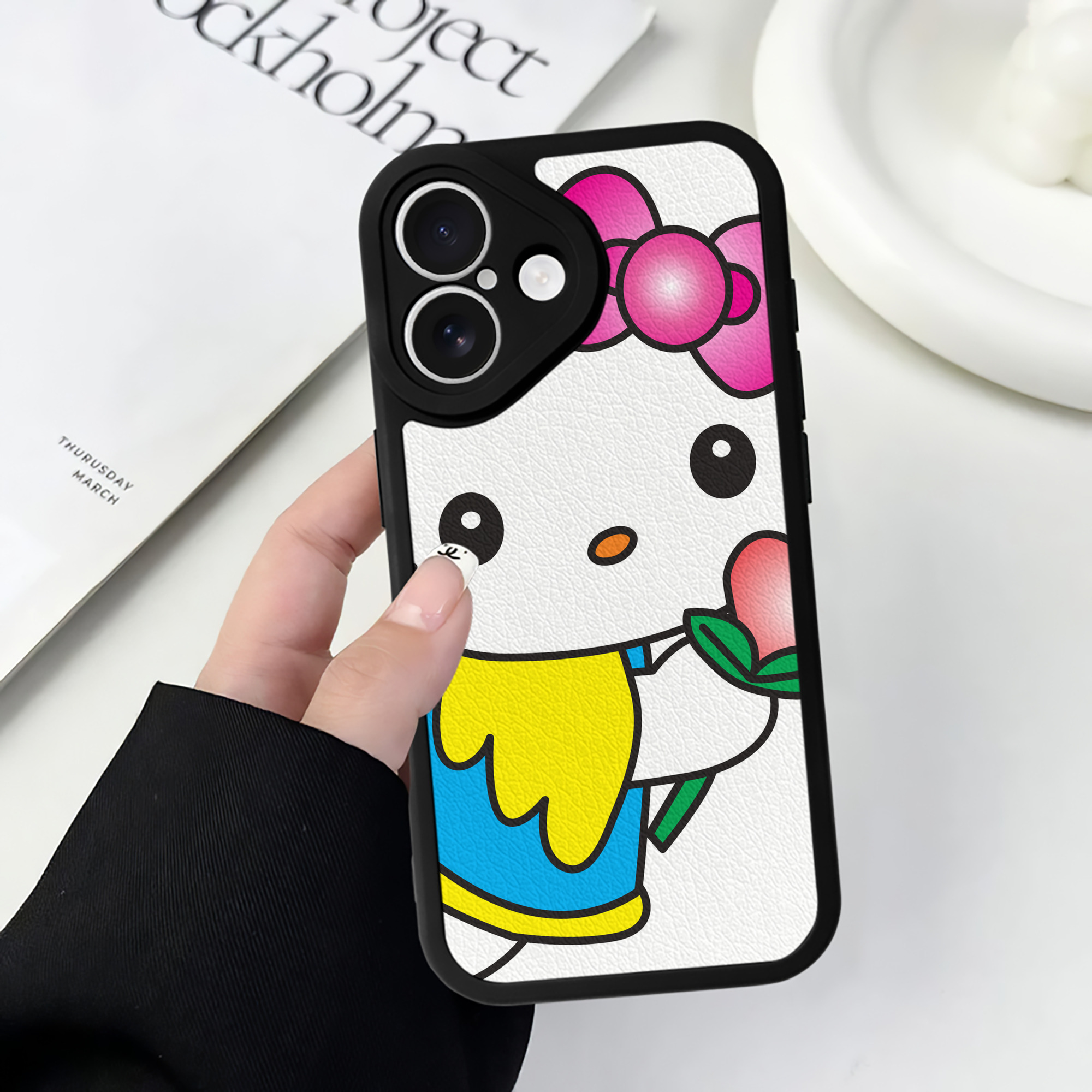 （画像用） Hello Kitty ハローキティ 【iPhone 16シリーズ対応】シリコンスマホケース（レザー調） 材質：シリコン